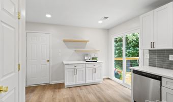 3813 Brookchase Ln, Charlotte, NC 28205