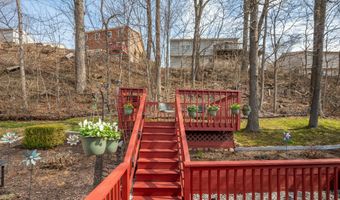 23 Fleetwood Dr, Danbury, CT 06810