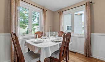 27 Country Hill Rd, Nashua, NH 03063