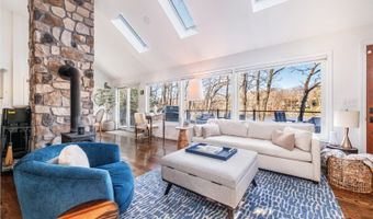 361 E Lakeshore Dr, Alloway, NJ 07422
