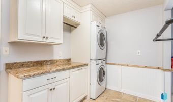 107 E Willow St, Beresford, SD 57004