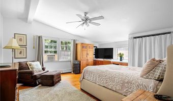 19 Harborview Ave, Bristol, RI 02809
