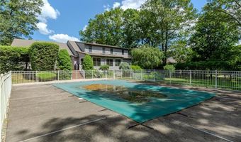 41 Holly Hill Ln, Cranston, RI 02921