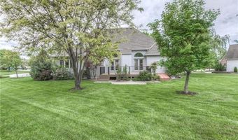 15733 Pine Cir, Basehor, KS 66007