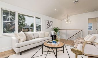 8 Kerins Ter, Newport, RI 02840