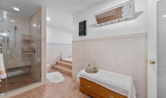 6816 SHRINE Ct, Annandale, VA 22003