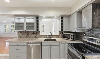 4003 KLOMAN St, Annandale, VA 22003