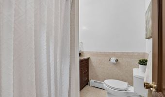 8 Marion Ave, Andover, MA 01810