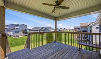 706 NE Country Meadow Dr, Ankeny, IA 50021