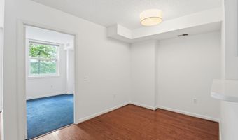 880 N POLLARD St 222, Arlington, VA 22203