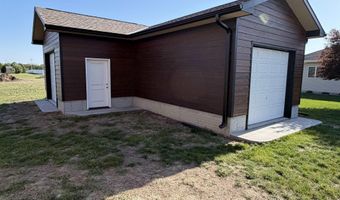 1524 Beechwood Dr, Aurora, NE 68818