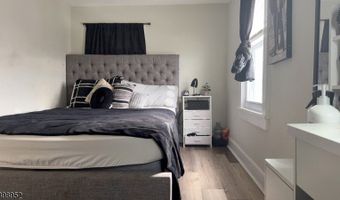 14 Cross St, Andover, NJ 07801