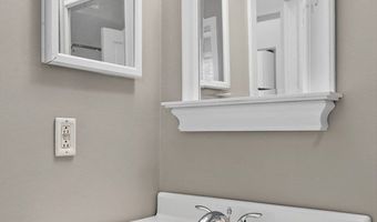 828-834 E Fifth St 4, Boston, MA 02127