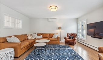 101 County Rd, Barrington, RI 02806