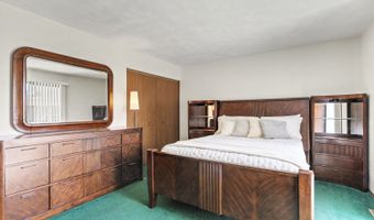409 Maplewood Dr, Antioch, IL 60002