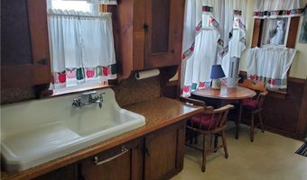 95 Mohawk St, Coventry, RI 02816