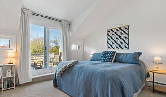 26 W Narragansett Ave 6, Newport, RI 02840