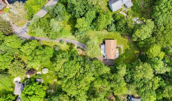 21 Quarry Rd, Branford, CT 06405
