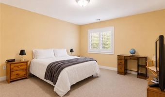 36 Overlook Dr 36, North Kingstown, RI 02852