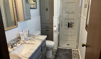 508 E Kirkwood Dr, Aurora, MO 65605