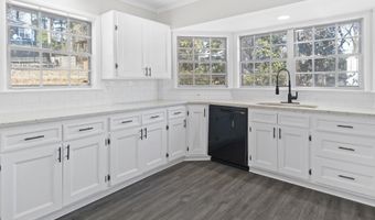 2014 W Lakeview Dr, Benton, AR 72015