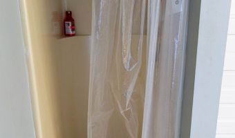 66 Weaver St, Baxley, GA 31513