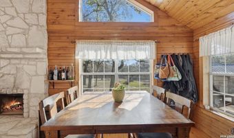 828 SHADY GROVE Ln, Adkins, TX 78101