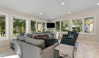 301 22nd St NW, Austin, MN 55912