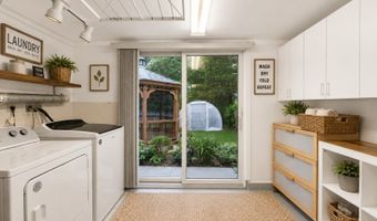 96 Comly Rd, Bayonne, NJ 07035