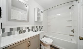 30 Lakeshore Dr, Alloway, NJ 07422