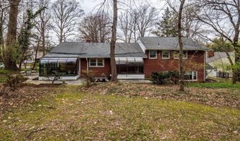 5704 RADNOR Ct, Bethesda, MD 20817