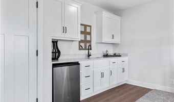 16378 Craig St, Basehor, KS 66007