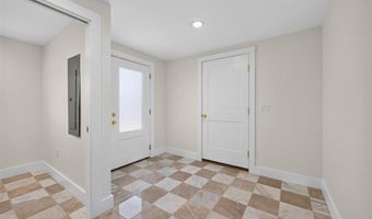 61 Applegate Rd, Cranston, RI 02920