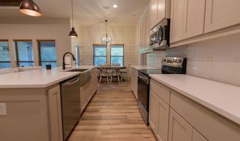 1013 Churchill Ln, Millsap, TX 76066