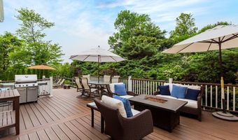 12 Fawn Ridge Dr, Brookfield, CT 06804