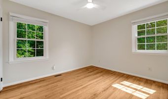 4003 KLOMAN St, Annandale, VA 22003