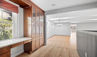 130 W Main St, North Kingstown, RI 02852
