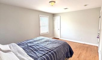 33 Livingston Ave, Avenel, NJ 07001