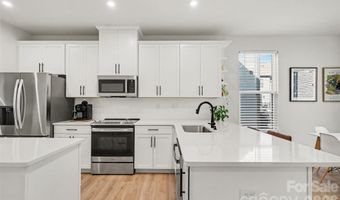300 Twinflower Ln, Charlotte, NC 28205