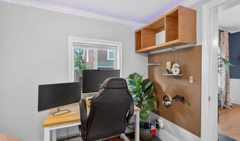 48 6th St, Bangor, ME 04401