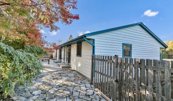 1405 Surrey Ln, Algonquin, IL 60102