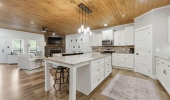 1067 LEGENDARY Pkwy, Arley, AL 35541