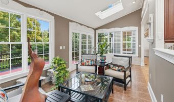 10 Lovegreen Ln, East Greenwich, RI 02818