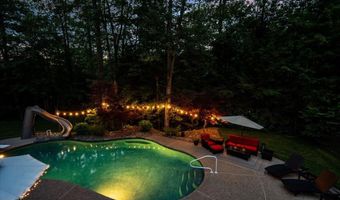 74 Settlers Ct, Bedford, NH 03110