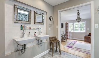 5204 WESTWOOD Dr, Bethesda, MD 20816