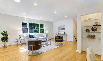2420 N TAYLOR St, Arlington, VA 22207