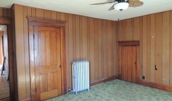 401 S Third St, Altamont, IL 62411