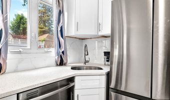 166 Pleasant Ave, Bergenfield, NJ 07621