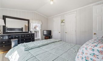 27 Woodward Rd, Lincoln, RI 02865