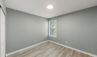 903 Old Oak Cir, Algonquin, IL 60102